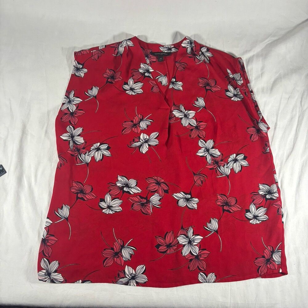 Banana Republic Women’s Red Floral Blouse Top Size XS V Neck
